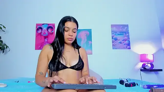 LilyWilder – webcam model profile photo Image 11