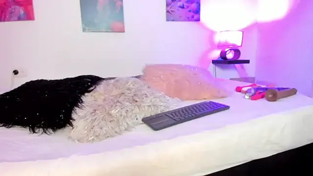 LilyWilder – webcam model profile photo Image 4