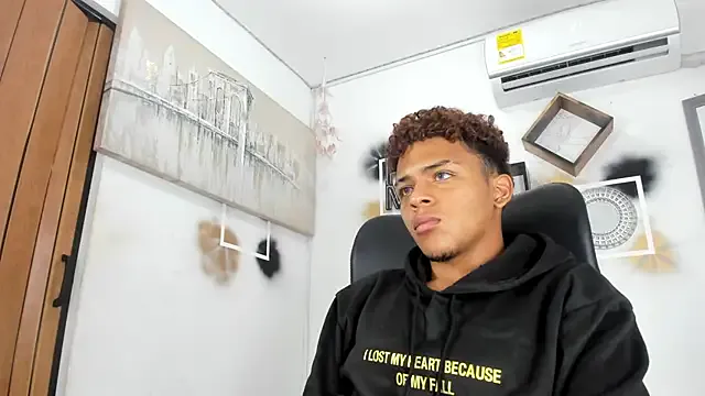 Nonchan_ – webcam model profile photo Image 10