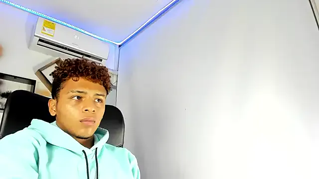 Nonchan_ – webcam model profile photo Image 12