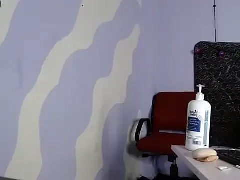 roouse – webcam model profile photo Image 10