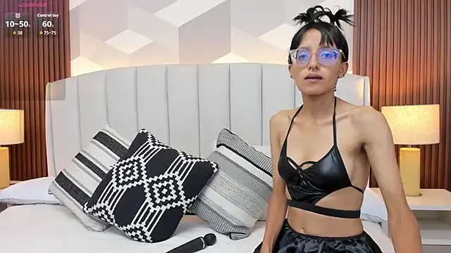 hotmilfbitch – webcam model profile photo Image 16