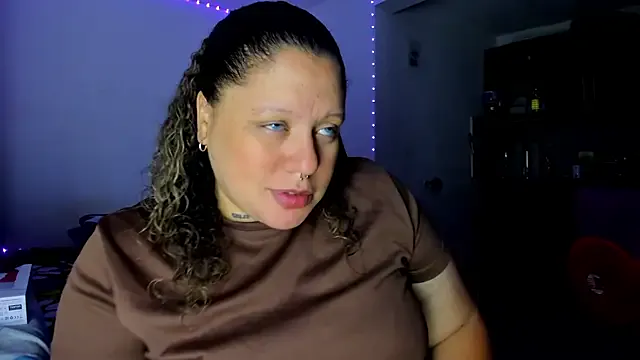  – webcam model profile photo Image 11