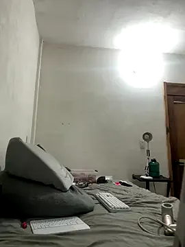 SheIsSomething – webcam model profile photo Image 3