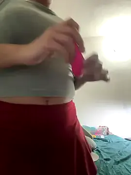 SheIsSomething – webcam model profile photo Image 6