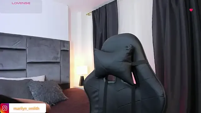  – webcam model profile photo Image 12