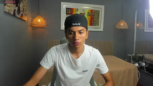  – webcam model profile photo Image 9