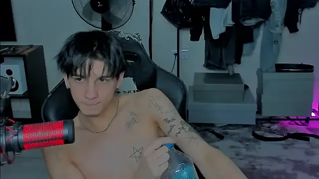  – webcam model profile photo Image 18