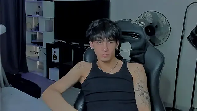 – webcam model profile photo Image 19