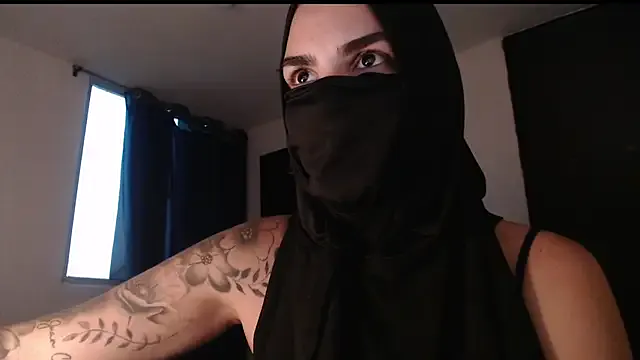 seraphine23 – webcam model profile photo Image 13