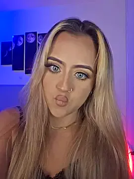 Maneki-nekoo – webcam model profile photo Image 3