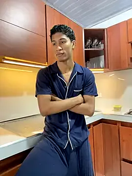  – webcam model profile photo Image 13
