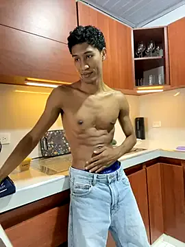  – webcam model profile photo Image 14
