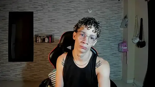  – webcam model profile photo Image 19