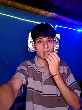 zui_lu – webcam model profile photo Image 2