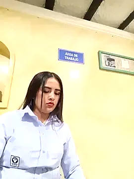 Brilliant-Kiss – webcam model profile photo Image 7