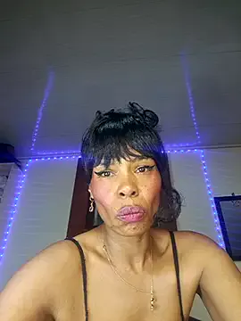 Musae – webcam model profile photo Image 11