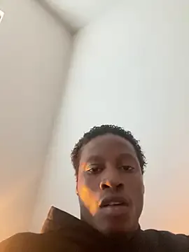 zui_lu – webcam model profile photo Image 4