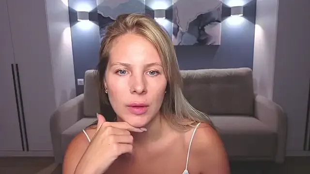 Megu_Melon – webcam model profile photo Image 15