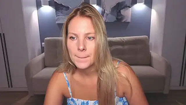 Megu_Melon – webcam model profile photo Image 8