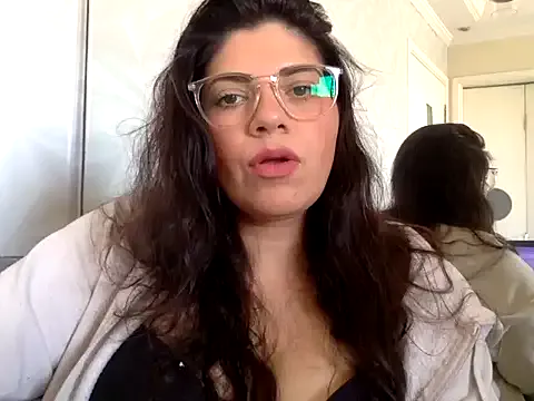 oxo_yuna_oxo – webcam model profile photo Image 3