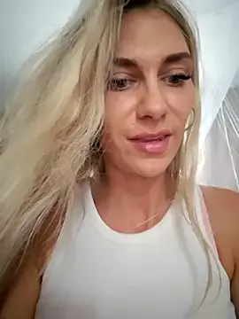 roouse – webcam model profile photo Image 10