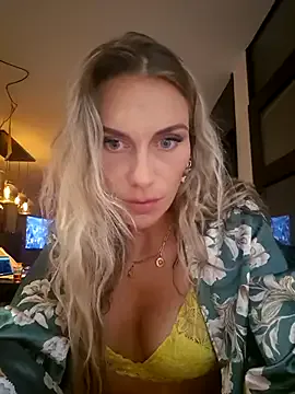 roouse – webcam model profile photo Image 3