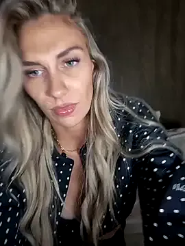 roouse – webcam model profile photo Image 9