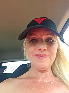 PumaShyXD – webcam model profile photo Image 4
