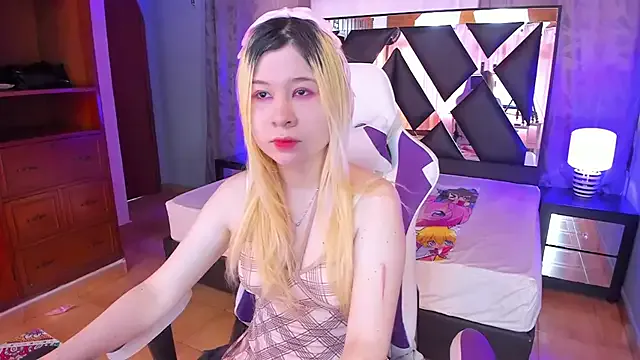 _Alice_1 – webcam model profile photo Image 2