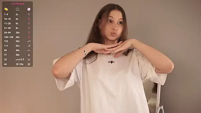 DollyTall – webcam model profile photo Image 4