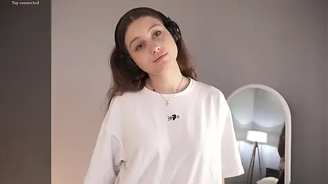 DollyTall – webcam model profile photo Image 5