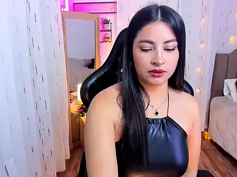 roouse – webcam model profile photo Image 9