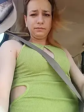 Curlyierr – webcam model profile photo Image 4