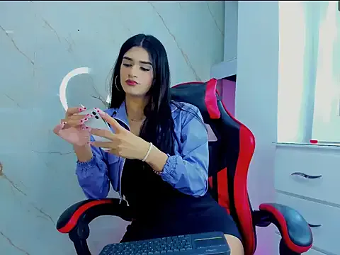 Emily_brown04 – webcam model profile photo Image 11