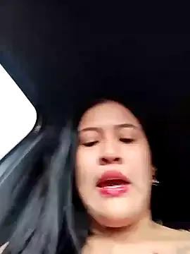 roouse – webcam model profile photo Image 3