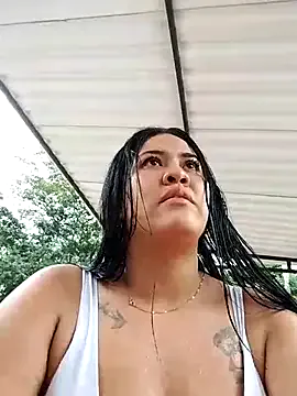 roouse – webcam model profile photo Image 4