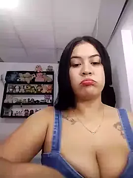 roouse – webcam model profile photo Image 6