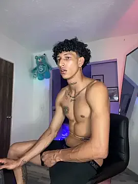 GmGit – webcam model profile photo Image 12