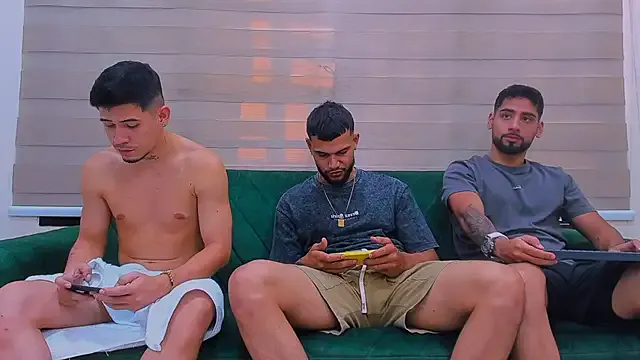 Nonchan_ – webcam model profile photo Image 8