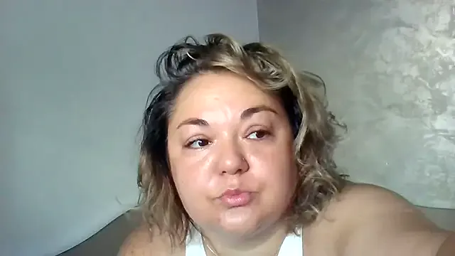 maataaan – webcam model profile photo Image 15