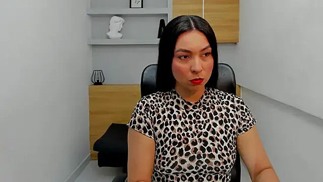 roouse – webcam model profile photo Image 10