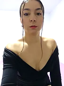 roouse – webcam model profile photo Image 12