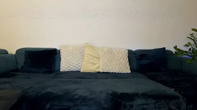 roouse – webcam model profile photo Image 15