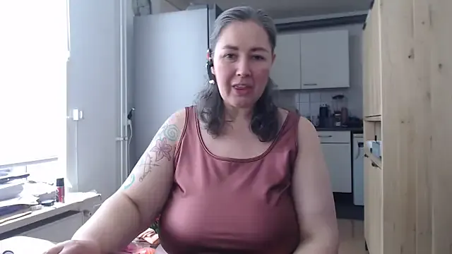 MilfGina Image 14