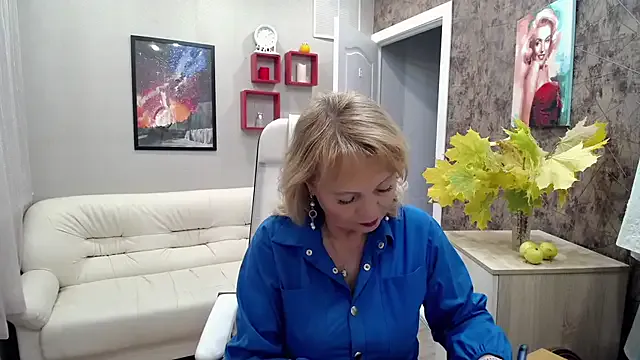 roouse – webcam model profile photo Image 18