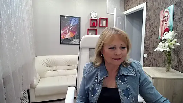 roouse – webcam model profile photo Image 2