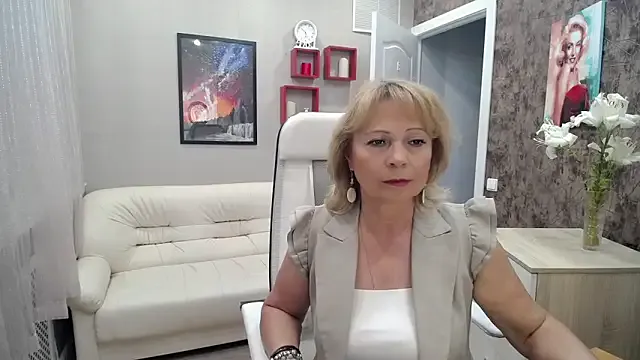 roouse – webcam model profile photo Image 4