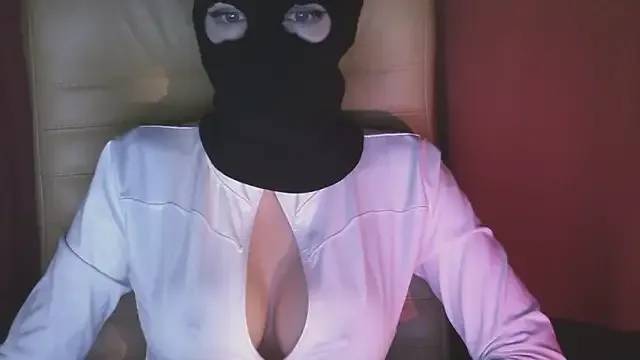 roouse – webcam model profile photo Image 2