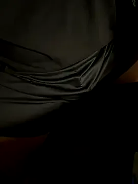 roouse – webcam model profile photo Image 2